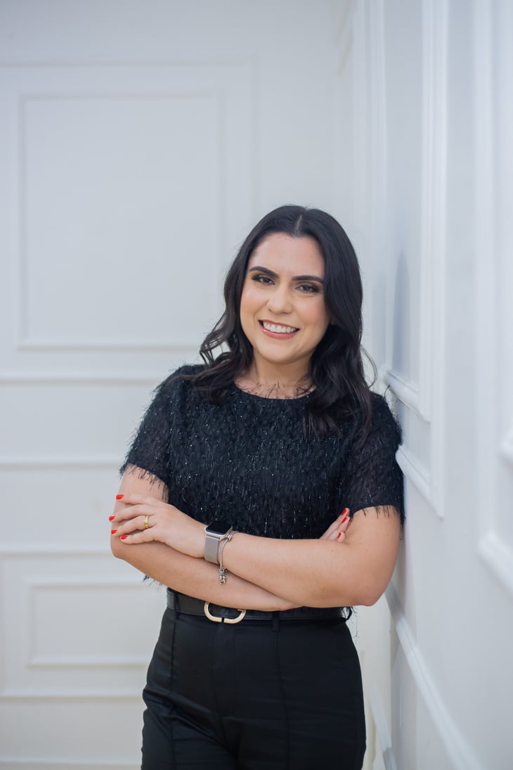 Karine Vasconcelos em atendimento